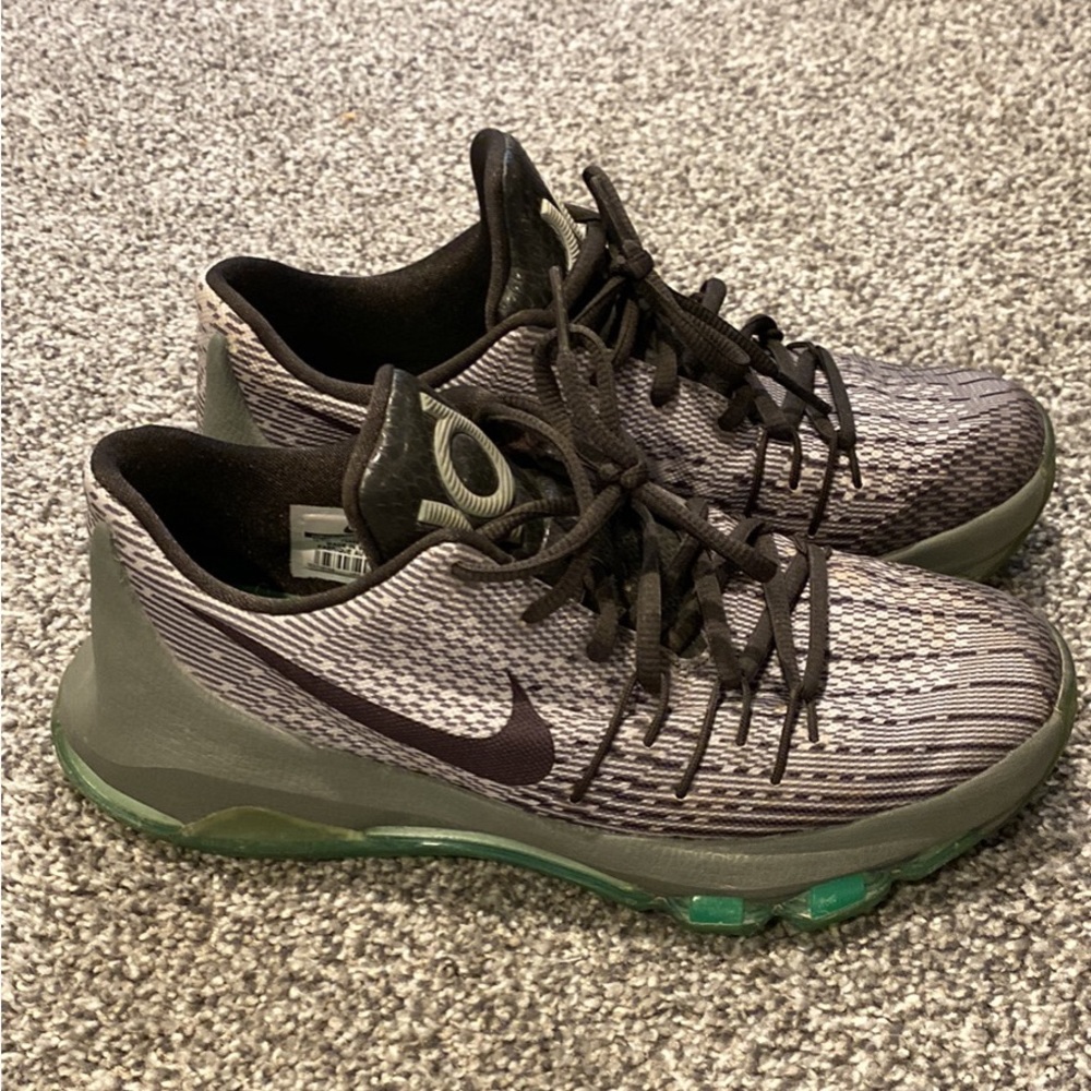 Nike size 5Y. Great condition. Awesome shoes.